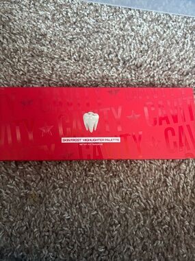 Cavity Skin Frost Highlighter Palette - Red